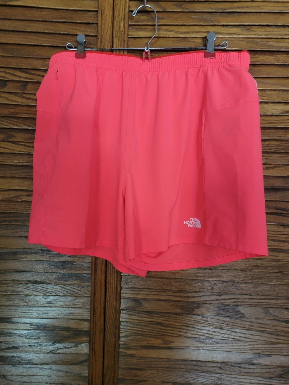 The North Face Coral Active Shorts Size‎ Large Womans